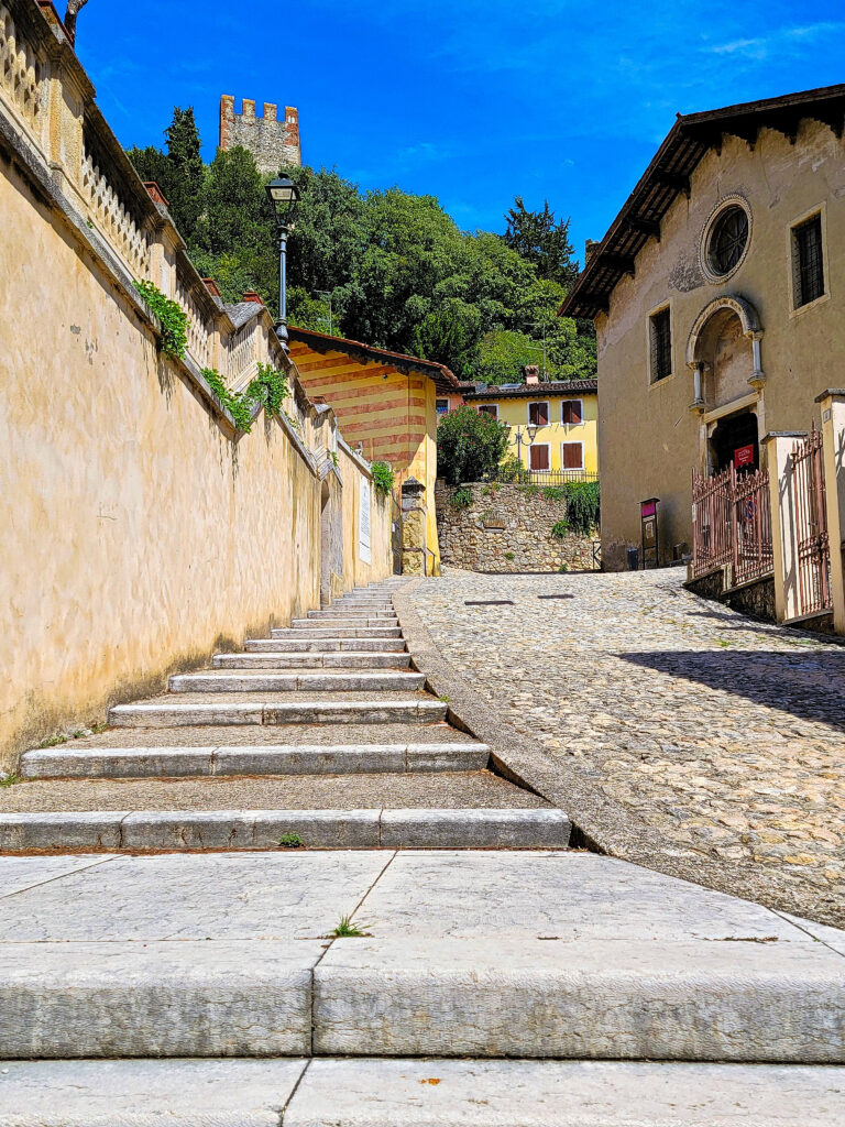 Pathway to Castello di Soave