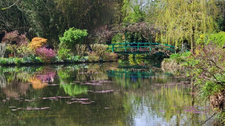 Giverny bridge over the pond